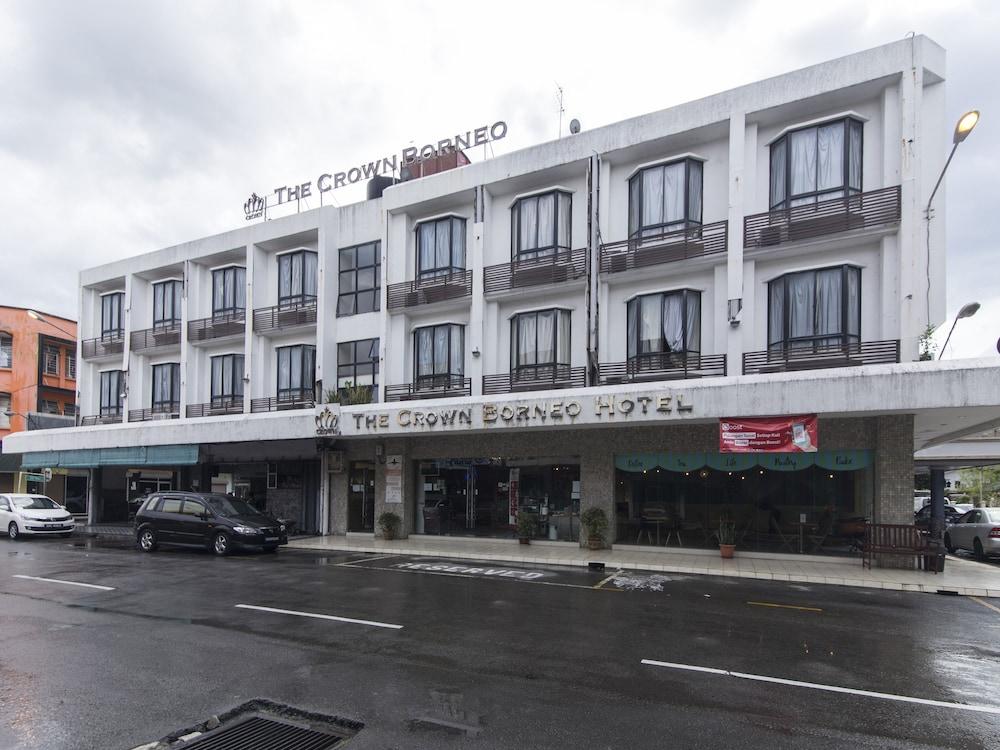 The Crown Borneo Hotel Kota Kinabalu Exterior foto