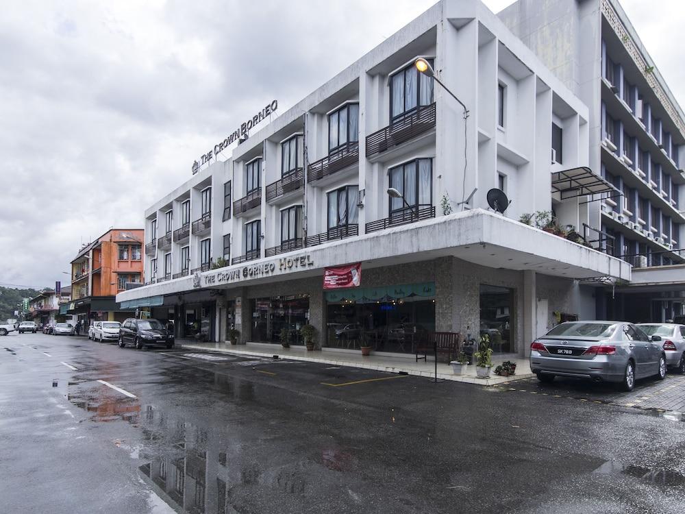 The Crown Borneo Hotel Kota Kinabalu Exterior foto