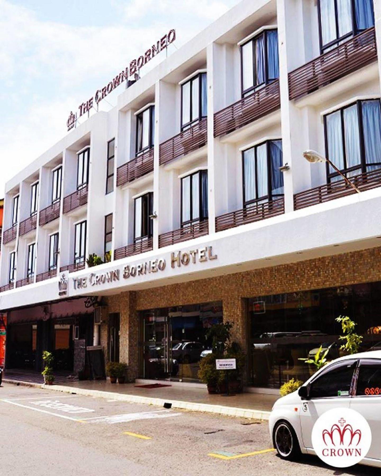 The Crown Borneo Hotel Kota Kinabalu Exterior foto
